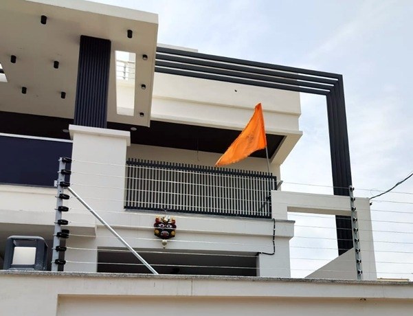 Analog power fence installed on a residential property